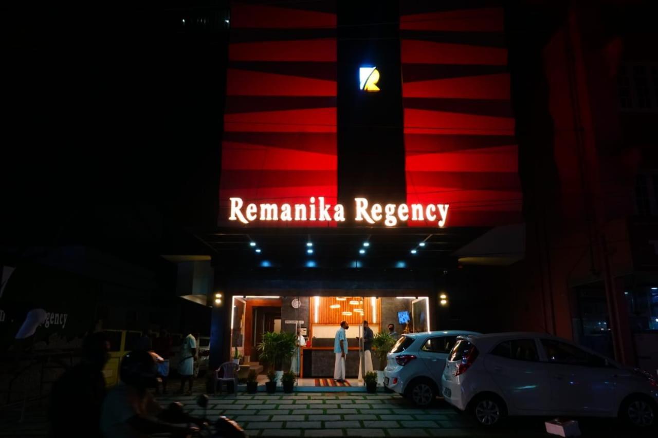 ホテル Remanika Regency Guruvāyūr エクステリア 写真